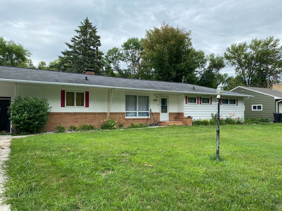 3101 Belmont Rd, Grand Forks, ND 58201 House Rental in Grand Forks