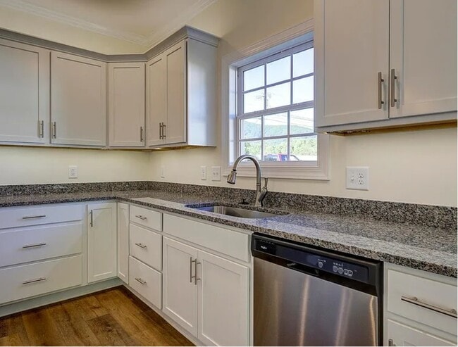 Building Photo - 205 Mayflower Rd