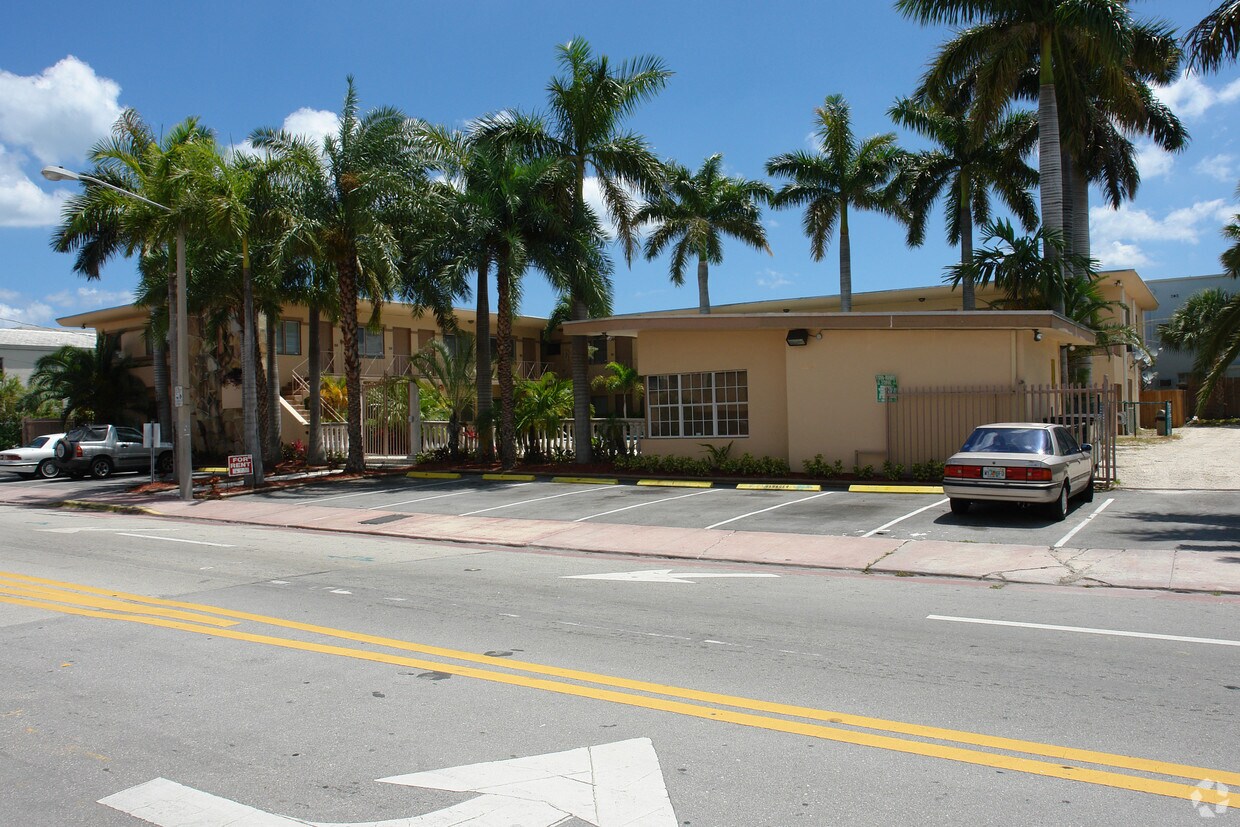 Building Photo - 8535 Byron Avenue
