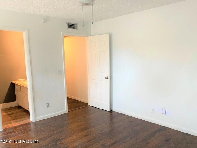 Foto del edificio - 851 Bert Rd