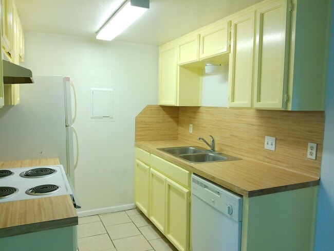 Foto del edificio - 5723 Crestmore Dr