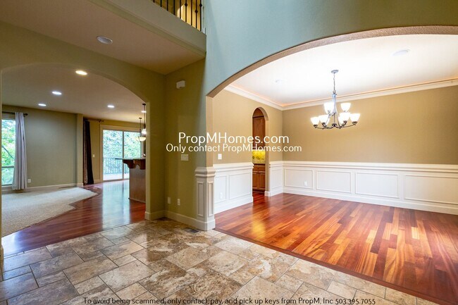 Building Photo - Stunning, Spacious Pleasant Valley Home!