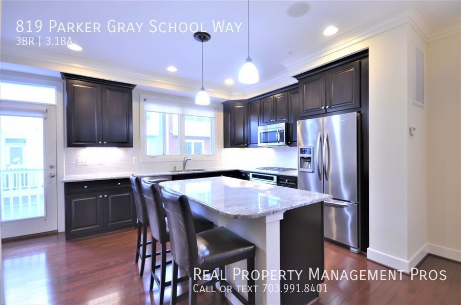 Primary Photo - Beautiful End Unit Townhouse, Ideal Old To...