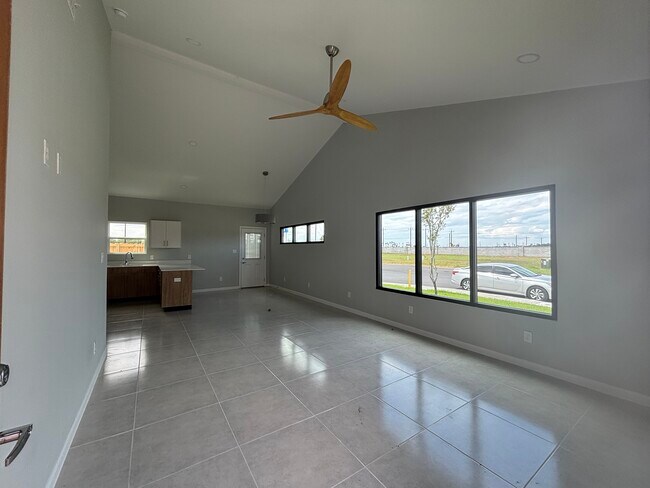 Building Photo - 2709 Woodpecker Rd