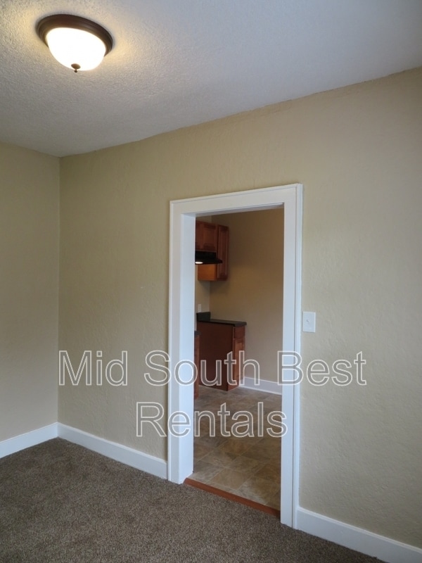 Building Photo - 2574 Malone Ave