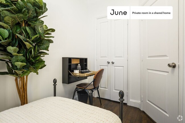 Building Photo - Private bedroom in 3 bed/1 bath Home