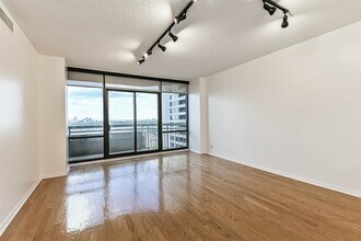 Building Photo - 14 Greenway Plz