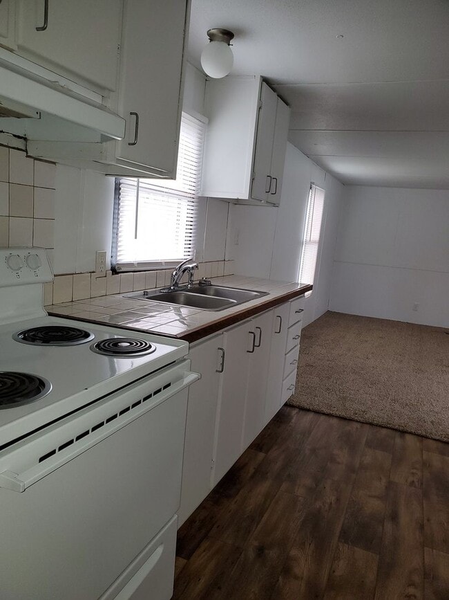 Building Photo - Ready to Move in