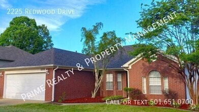Building Photo - 2225 Redwood Dr