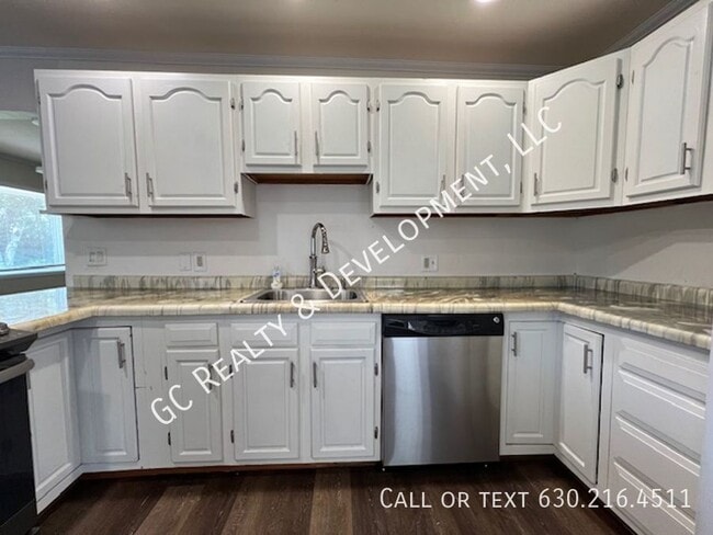 Building Photo - 1085 Basswood St