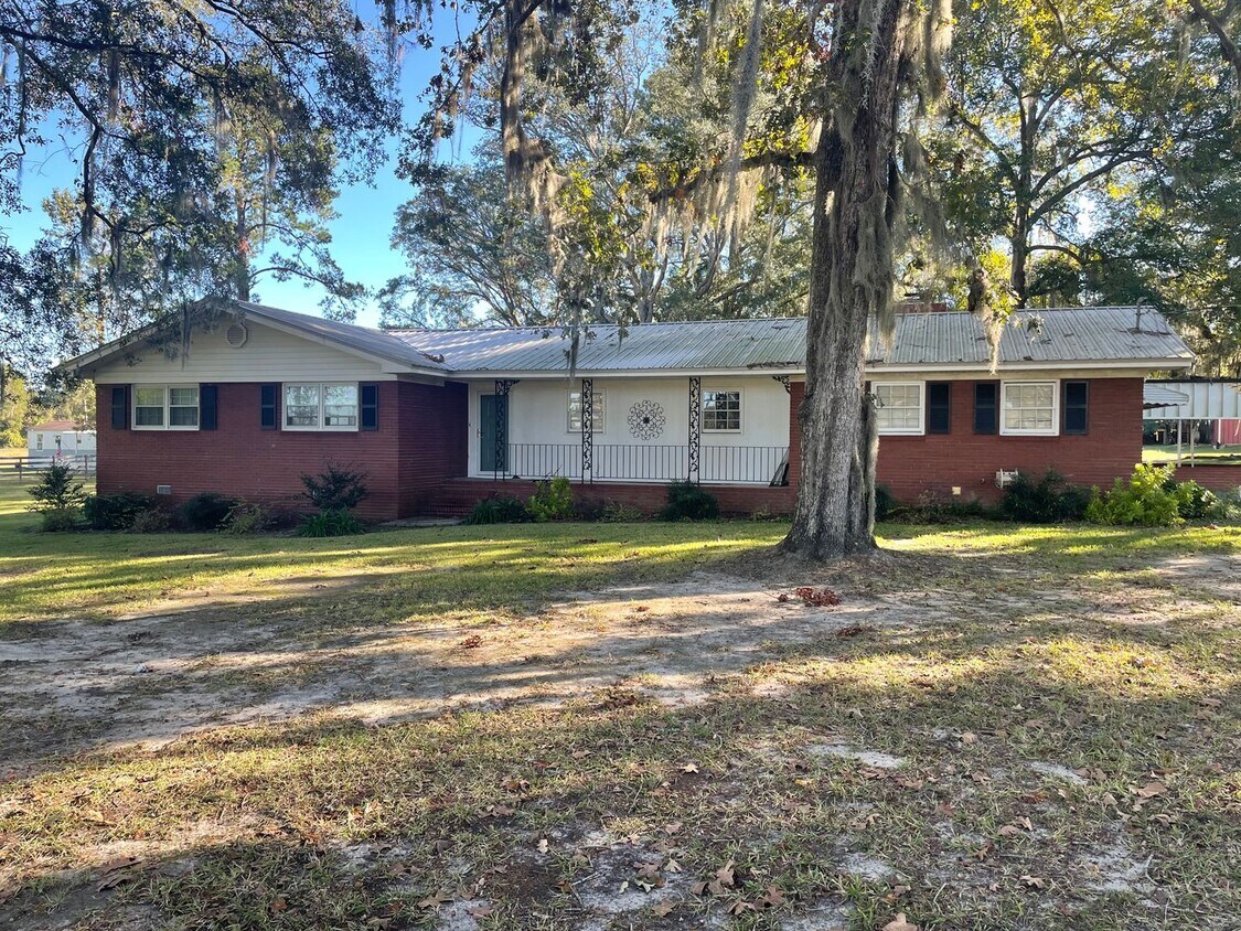 Foto principal - 3 Bedroom Home in North Lowndes County