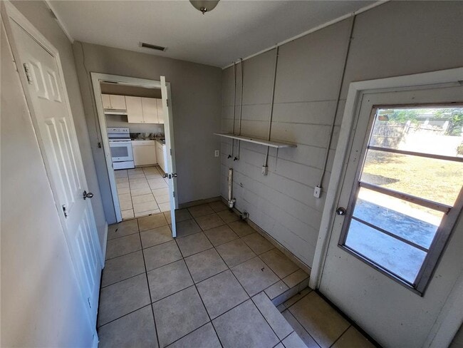 Building Photo - 7321 Exemplar Dr