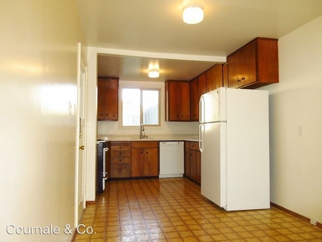 Building Photo - 119 E Vista Ave