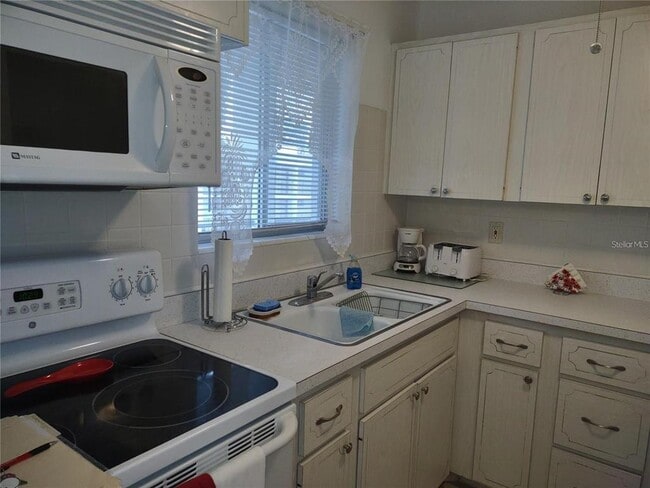 Building Photo - 2038 Canal Dr