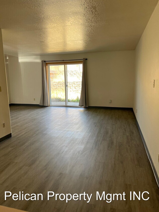 2059 N Eldorado Ave, Klamath Falls, OR 97601 Townhome Rentals in