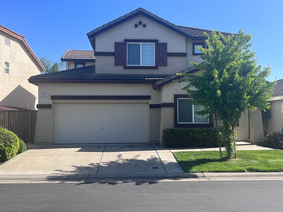 Foto principal - BEAUTIFUL HOME IN ROSEVILLE IN GATED COMMU...