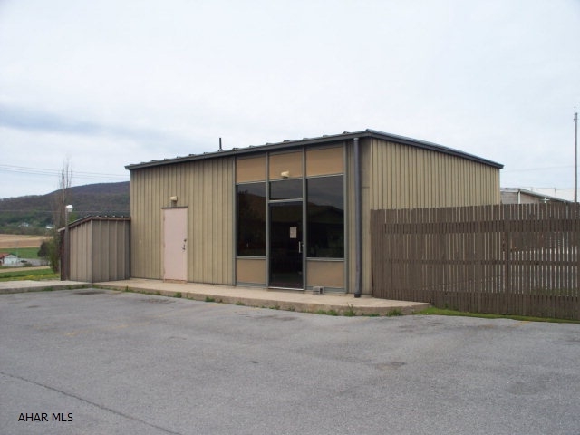 Building Photo - 233-241 Kates Dr