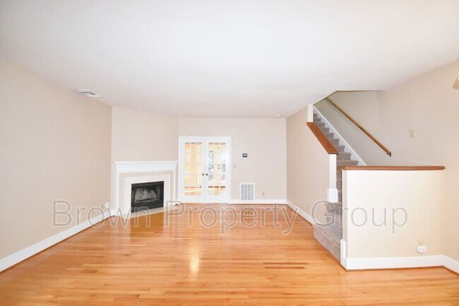 Building Photo - 741 Victorian Pl