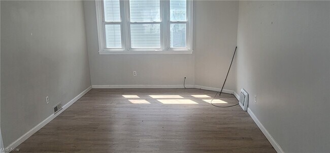 Foto del edificio - 1813 Willowdale Ave