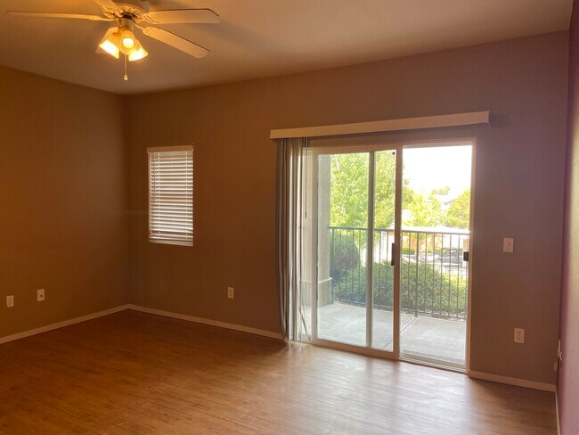 Foto del edificio - 6850 Sharlands Ave