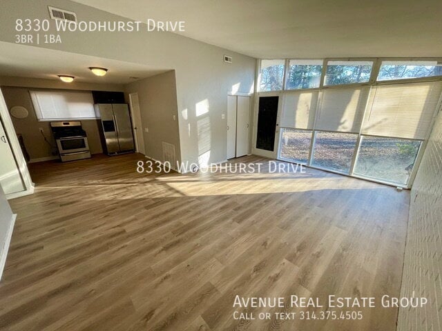 Foto del edificio - 8330 Woodhurst Dr