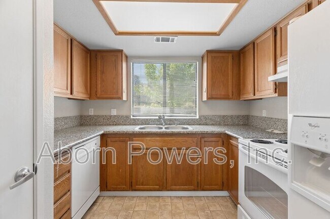 Building Photo - 3180 Country Club Dr