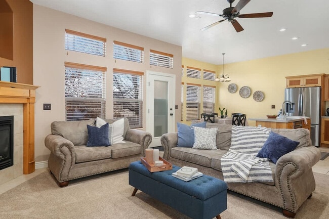 Building Photo - 2253 N 10 W