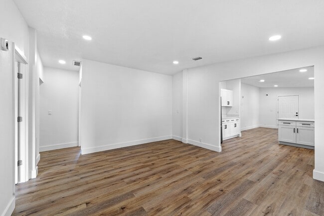 Building Photo - 6402 N Highland Ave