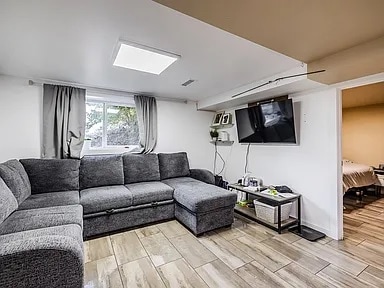 Foto del edificio - 810 600 W