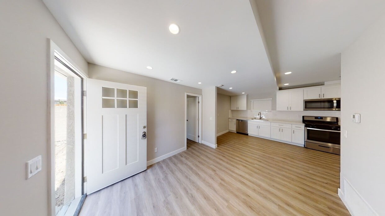 Primary Photo - 3BD/1BA on 63rd!