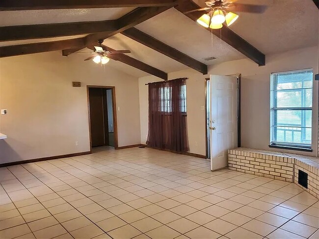 Building Photo - 935 Bacacita Farms Rd