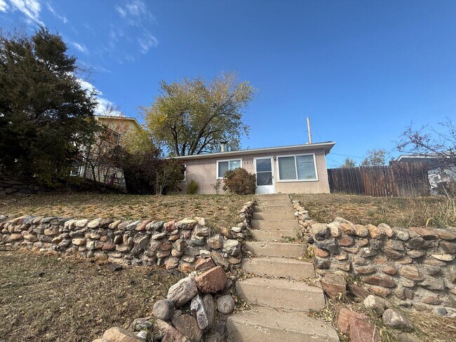 Foto del edificio - FREE 50in FLAT SCREEN TV Move in Special!!...