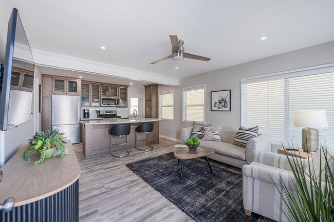 Building Photo - Newly Refurbished 1 bedroom  Unit