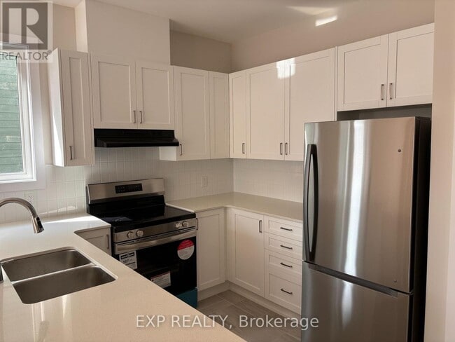 Building Photo - 530 Oldenburg Ave