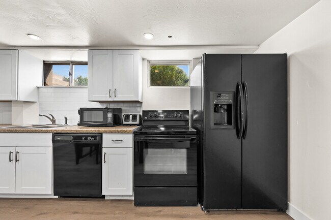 Foto del edificio - 3461 S Highland Dr