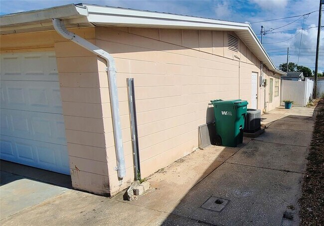 Building Photo - 5200 Chet Dr