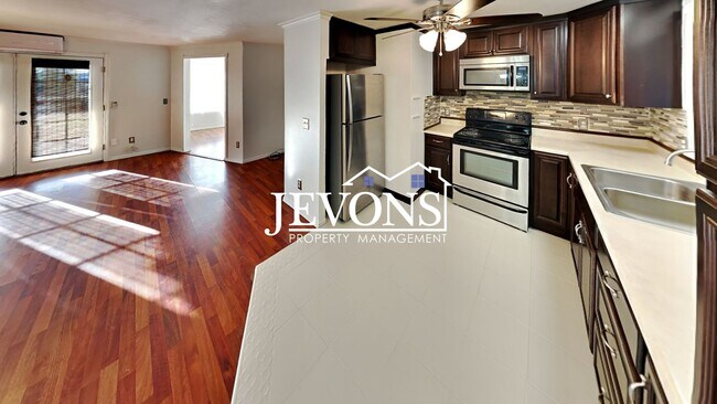 Foto del edificio - $500.00 Rent Credit - Lovely remodeled 3-b...