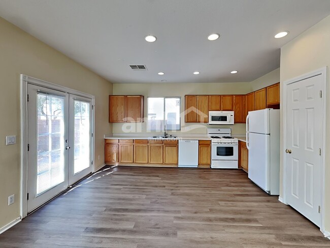 Foto del edificio - 6345 Hamilton Grove Ave