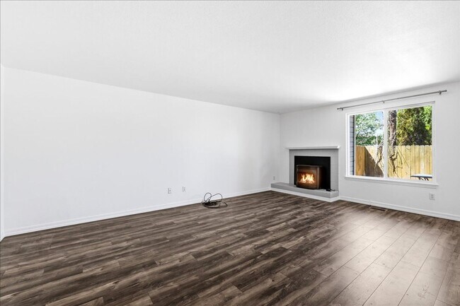 Foto del edificio - 3 Bedroom 2.5 Bathroom Townhouse in Southeast Boise