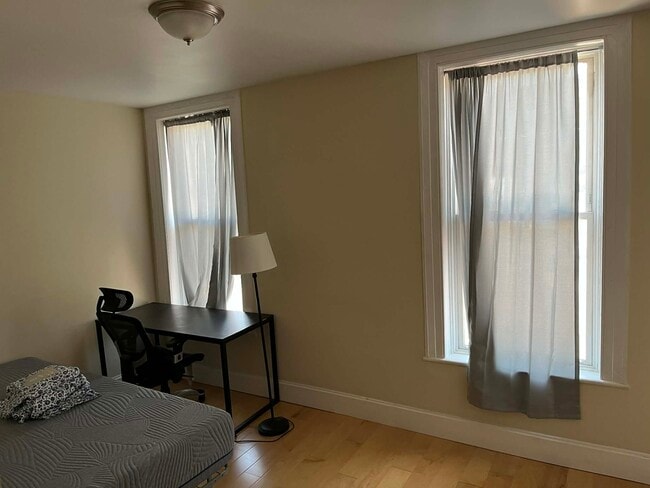 Building Photo - 350 Congress St