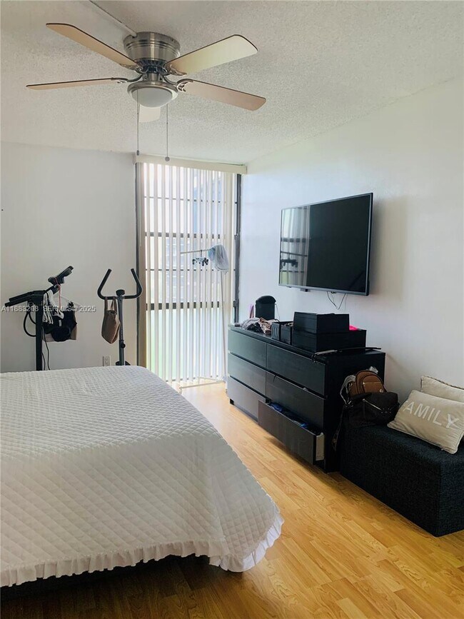 Foto del edificio - 20500 W Country Club Dr