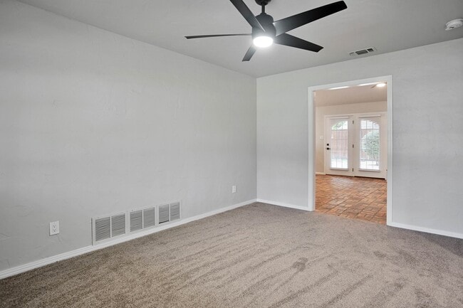 Building Photo - 3811 63rd Dr