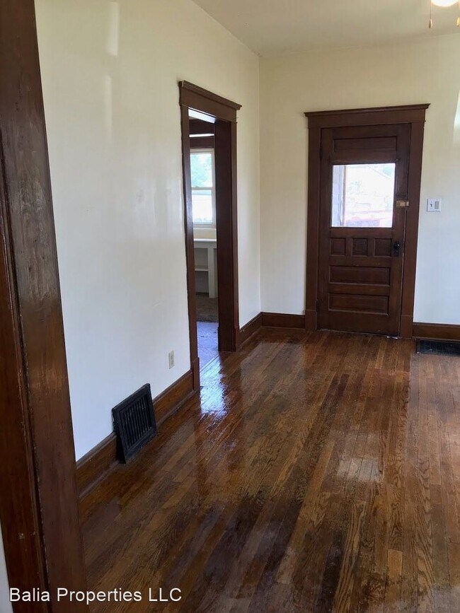 Building Photo - 3 br, 1.5 bath House - 68 Riley St