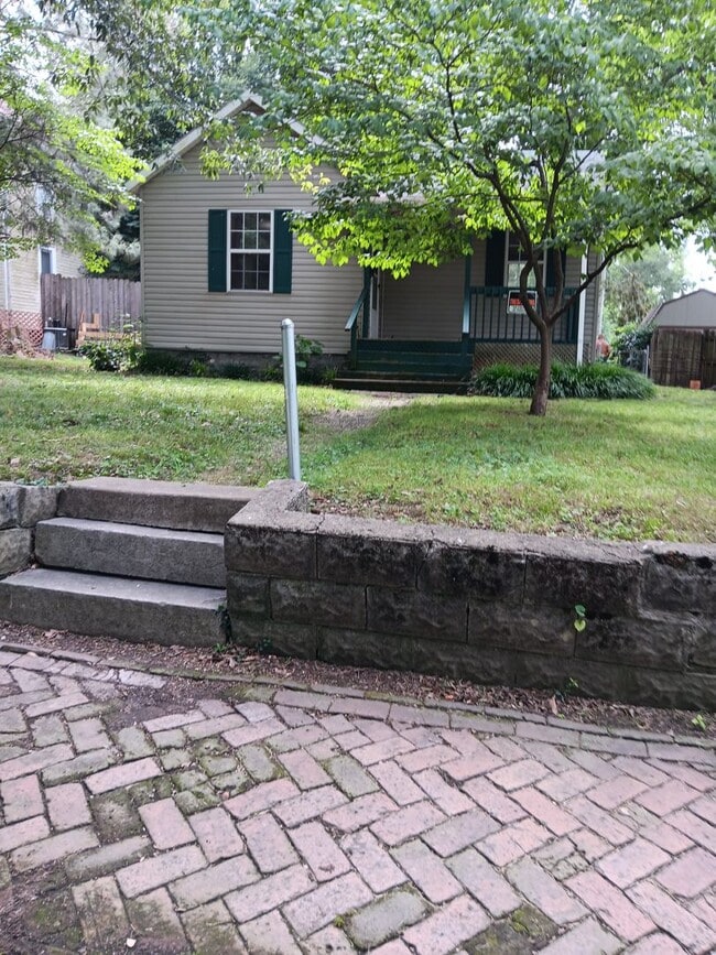 Building Photo - 2049 N Benton Ave