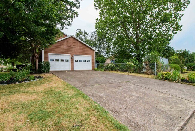 Building Photo - 3165 Pin Oak Dr