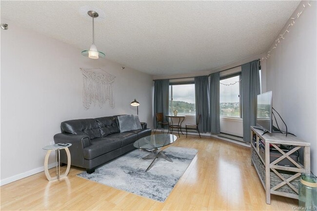 Building Photo - 10 Stewart Pl