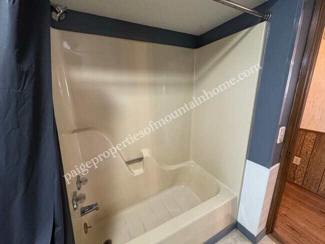 Foto del edificio - Charming 2 Bedroom, 1.5 Bath Home in Bull Shoals – Corner Lot & Close to Lake Access