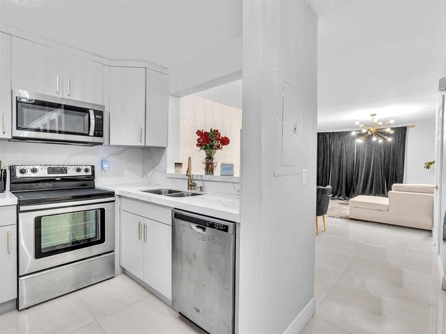 Building Photo - 6747 Sienna Club Dr