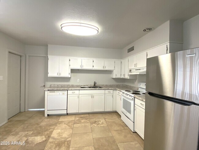 Foto del edificio - 7307 E Palm Ln