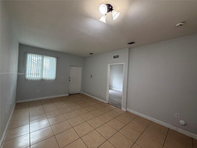 Foto del edificio - 1666 SE 27th Ct